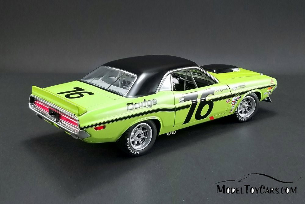 1970 Dodge Challenger Trans Am, Sam Posey #76 - Acme 1806009 - 1/18 Scale Diecast Model Toy Car