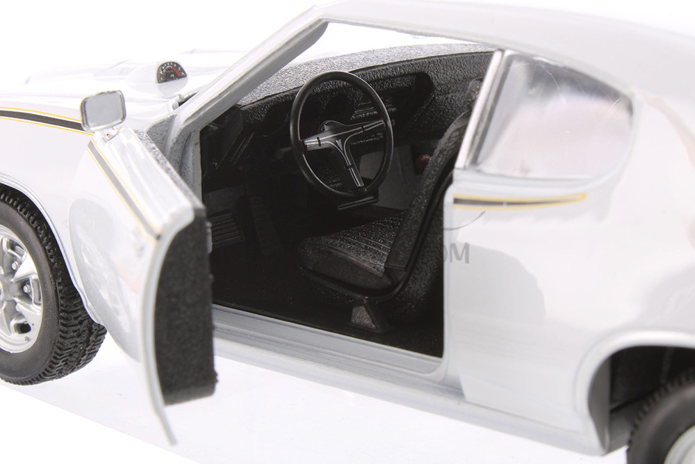 Box of 4 1969 Pontiac GTO (ASSTD) Showcasts® - 1/24 Scale Diecast