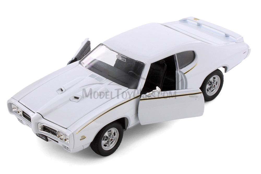 Box of 4 1969 Pontiac GTO (ASSTD) Showcasts® - 1/24 Scale Diecast