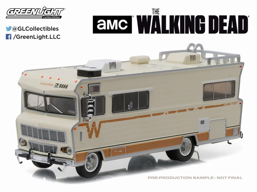 1973 Winnebago Chieftain, Tan - Greenlight 33100B/48 - 1/64 Scale Diecast Model Toy Car