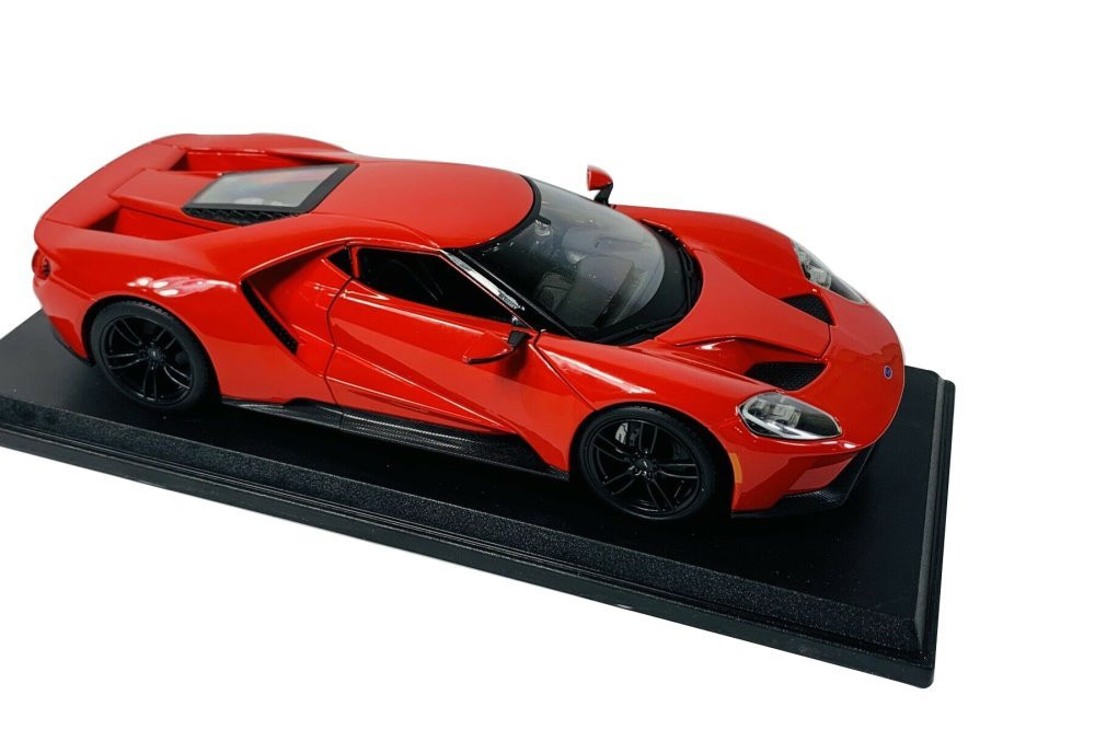 2017 Ford GT, Red - Maisto 31384R - 1/18 scale Diecast Model Toy