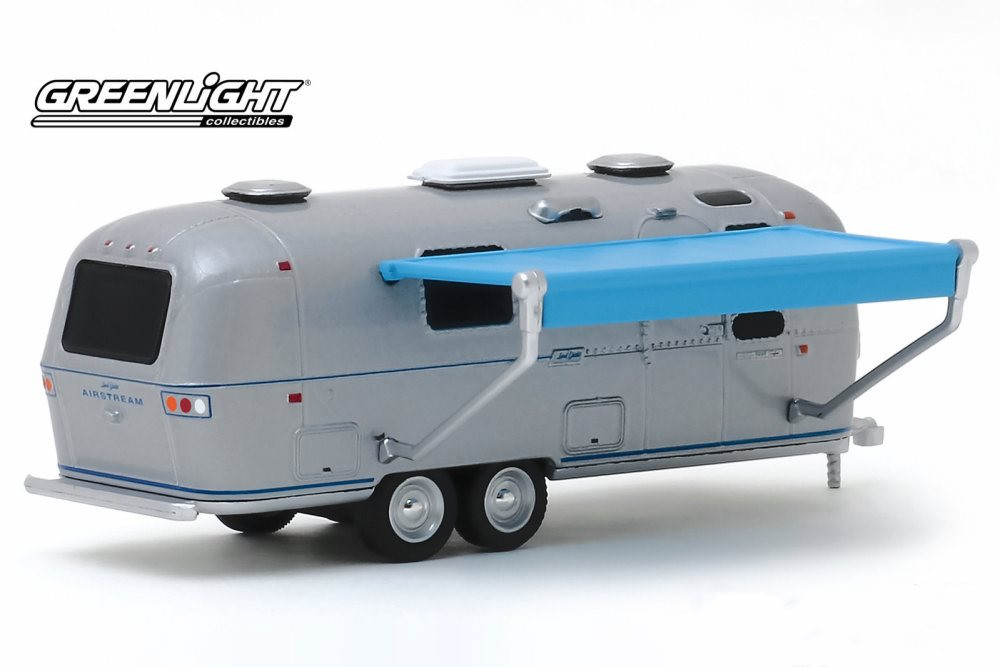 1971 Airstream Double-Axle Land Yacht Safari with Awning, Silver