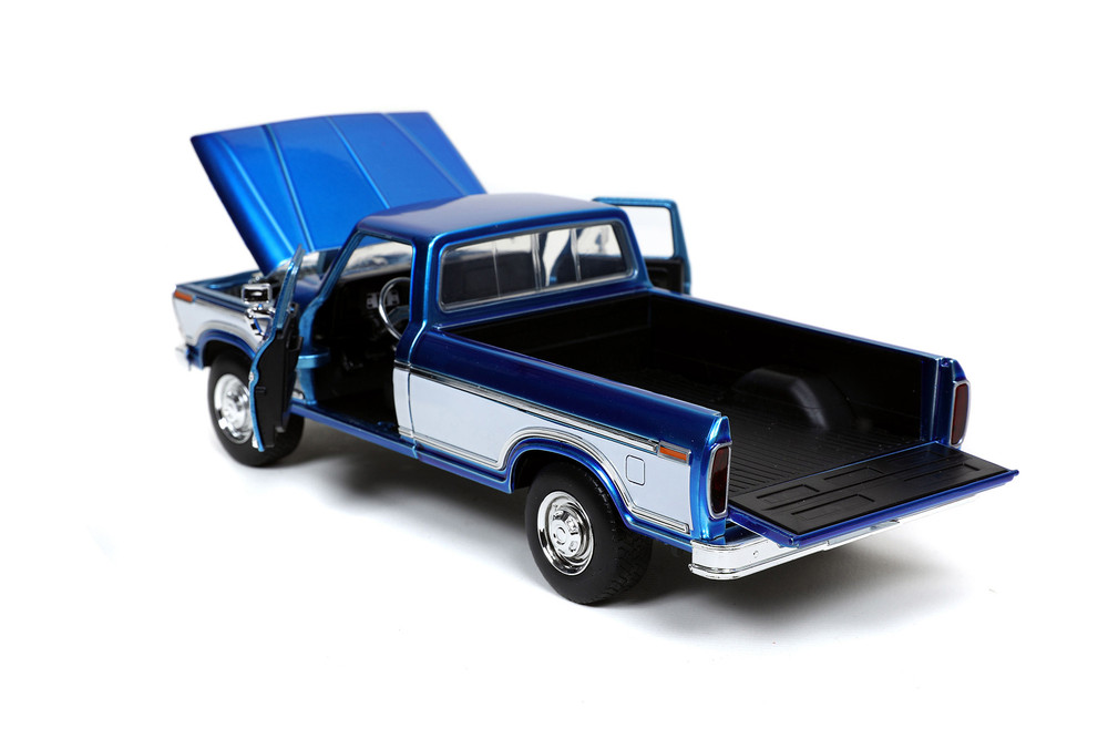 Ford F-150 1/32スケール 1992 Ford F-150 Flareside Model Kit - Toy Sense