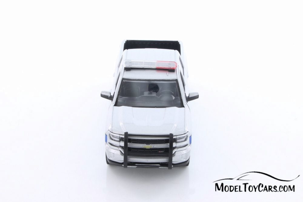 2017 Chevy Silverado, Silver - Motormax 76966D - 1/27 Scale Diecast Model Toy Car