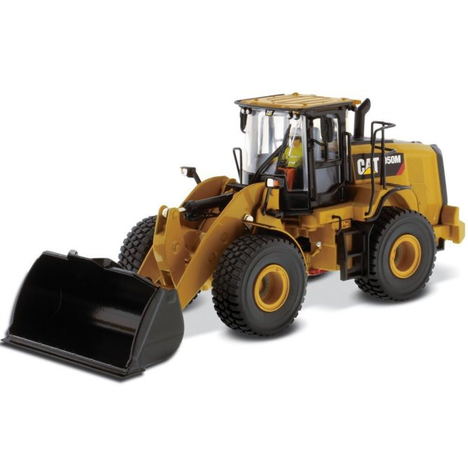 Caterpillar 950M Wheel Loader with Operator, Yellow - Diecast Masters 85914 - 1/50 scale Diecast Vehicle Replica