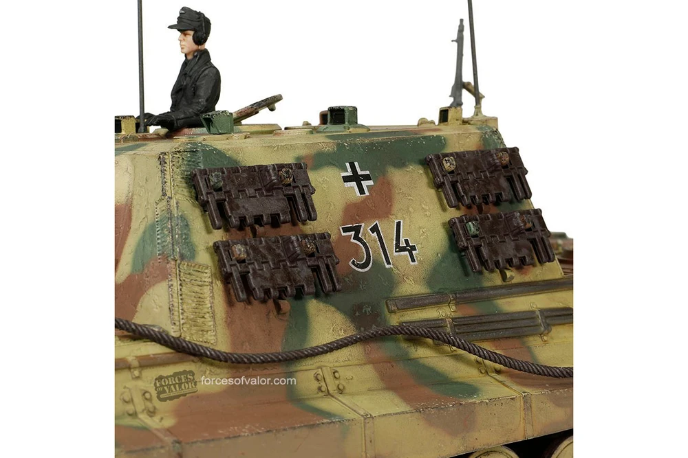 German Heavy Tank Destroyer Sd.Kfz.186 Jagdtiger (With Ferdinand Design Bogie & Road Wheel), Camouflage Forest Green - Forces of Valor FOV-801065A - 1/32 scale Diecast Model Replica