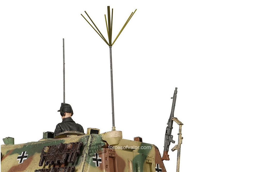 German Heavy Tank Destroyer Sd.Kfz.186 Jagdtiger (With Ferdinand Design Bogie & Road Wheel), Camouflage Forest Green - Forces of Valor FOV-801065A - 1/32 scale Diecast Model Replica