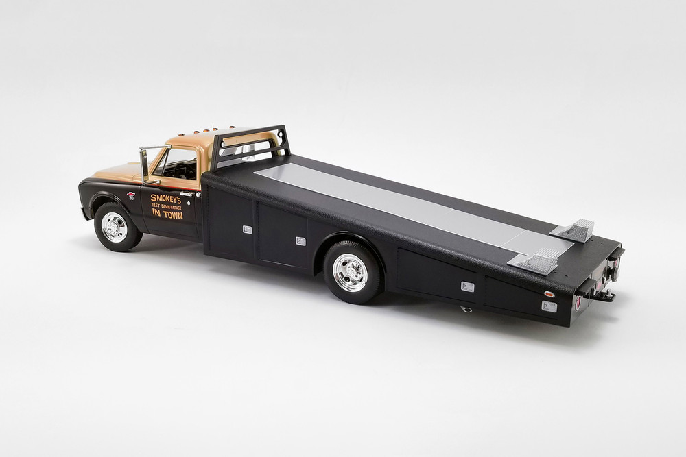 1967 Chevy C30 Ramp Truck Smokey Yunick Racing, Black and Gold