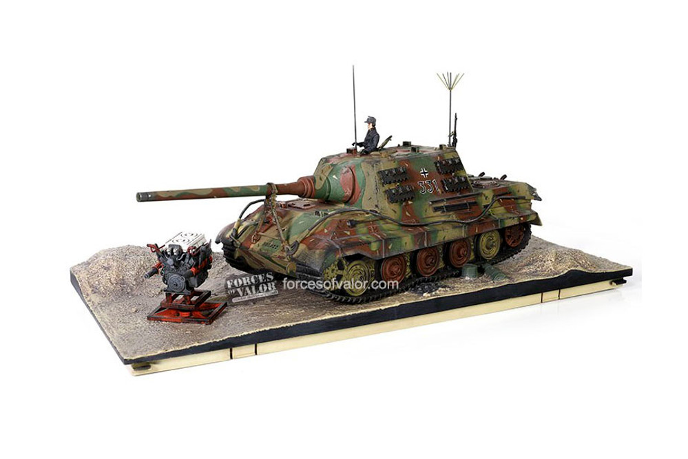 German Heavy Tank Destroyer Sd.Kfz.186 Jagdtiger (With Henschel suspension & Road Wheels), Camouflage Forest Green - Forces of Valor FOV-801024A - 1/32 scale Diecast Model Replica