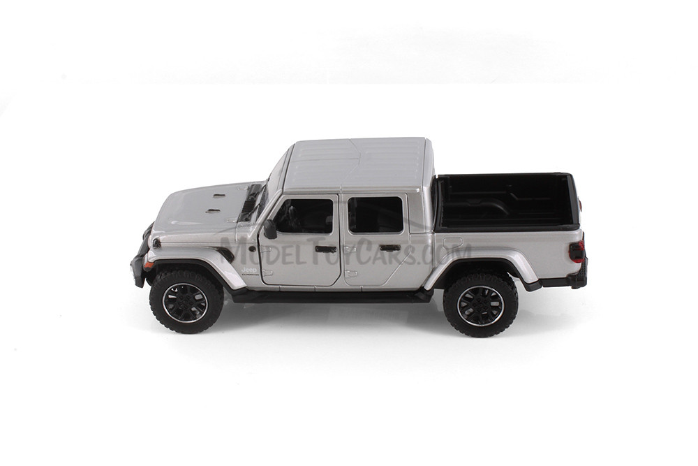 2021 Jeep Gladiator Overland (Hard Top), Silver - Motor Max 79365SV - 1/27 scale Diecast Car