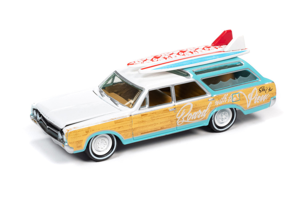 1964 Oldsmobile Vista Cruiser, White & Green - Johnny Lightning JLSF018/48A  - 1/64 Diecast Car