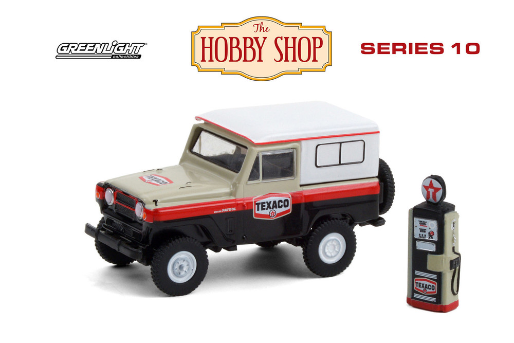 1967 Nissan Patrol with Vintage Gas Pump Texaco, Cream/Ivory /Black/White - Greenlight 97100A/48 - 1/64 scale Diecast Model Toy Car