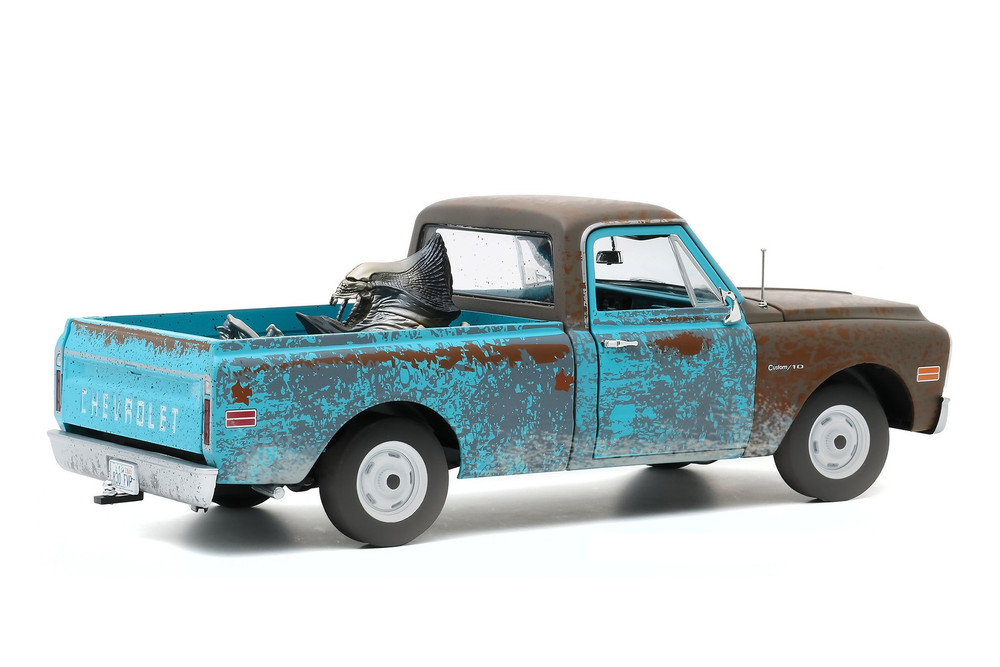 1971 Chevy C-10 PickupWeathered with Alien Figure, HWY18021 - 1/18 scale Diecast Model Toy Car