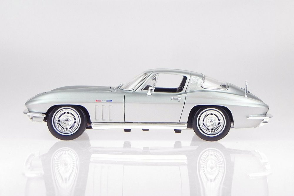 1965 Chevy Corvette, Silver - Maisto 31640SV - 1/18 scale Diecast Model Toy Car
