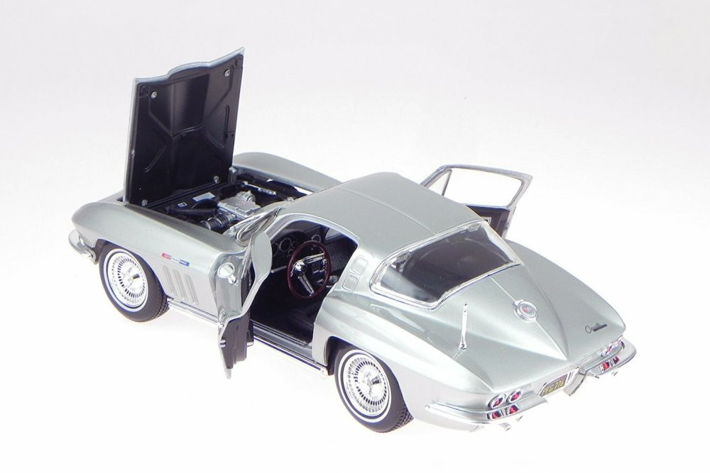 ミニカー 1965 MAISTO CHEVROLET CORVETTE 1/18 Amazon.com: Maisto Die Cast 1:18 Scale Red 1965 Chevrolet