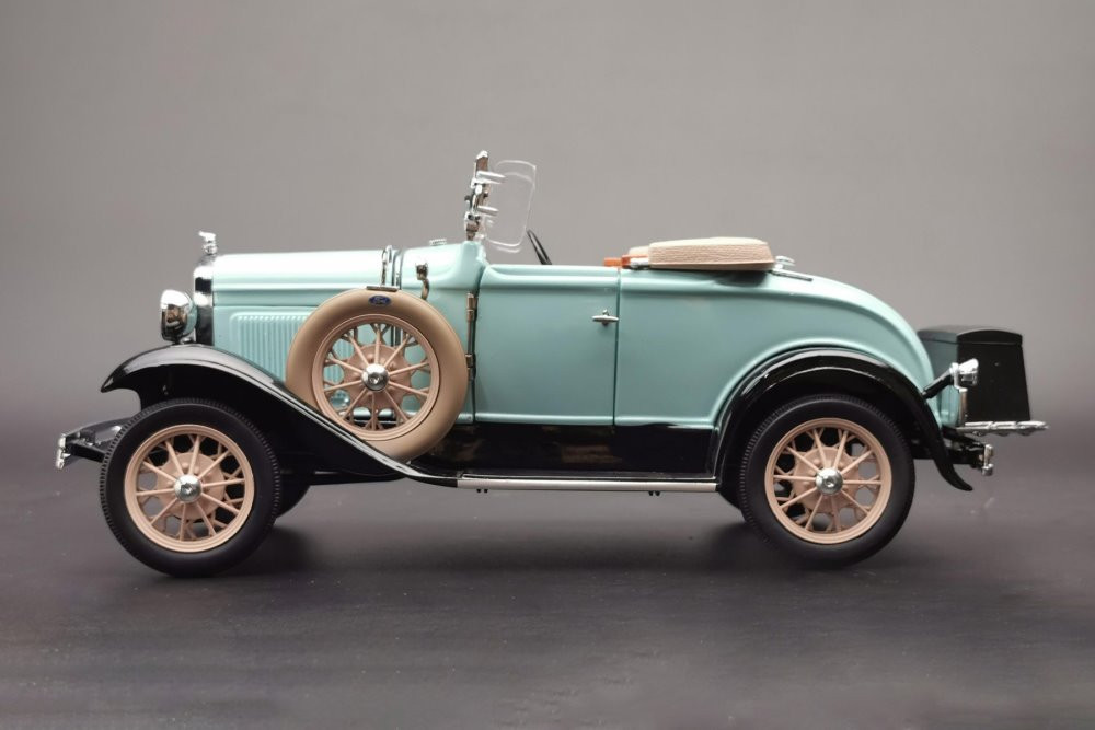 1931 Ford Model A Roadster, Powder Blue - Sun Star 6126 - 1/18