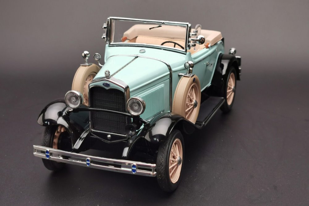 1931 Ford Model A Roadster, Powder Blue - Sun Star 6126 - 1