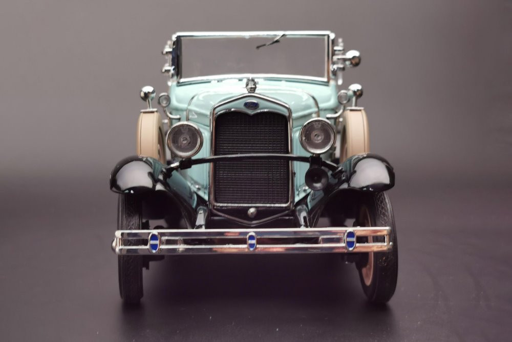 1931 Ford Model A Roadster, Powder Blue - Sun Star 6126 - 1/18 scale Diecast Model Toy Car