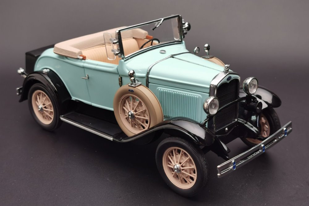 1931 Ford Model A Roadster, Powder Blue - Sun Star 6126 - 1/18