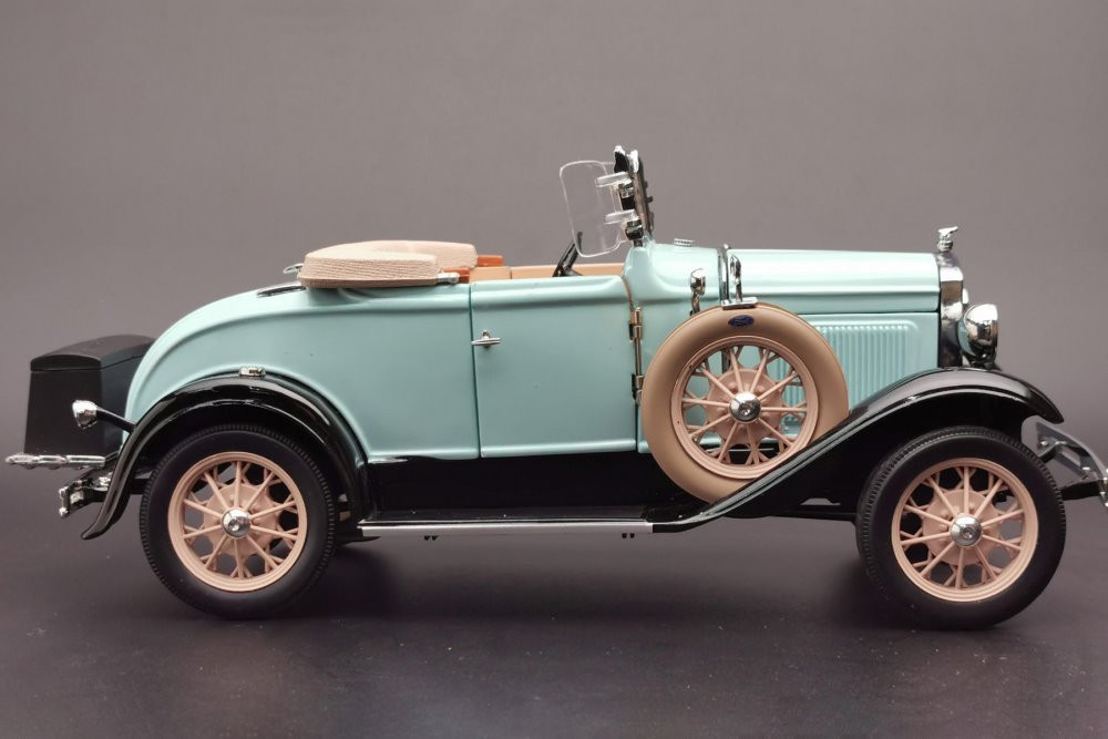 1931 Ford Model A Roadster, Powder Blue - Sun Star 6126 - 1/18