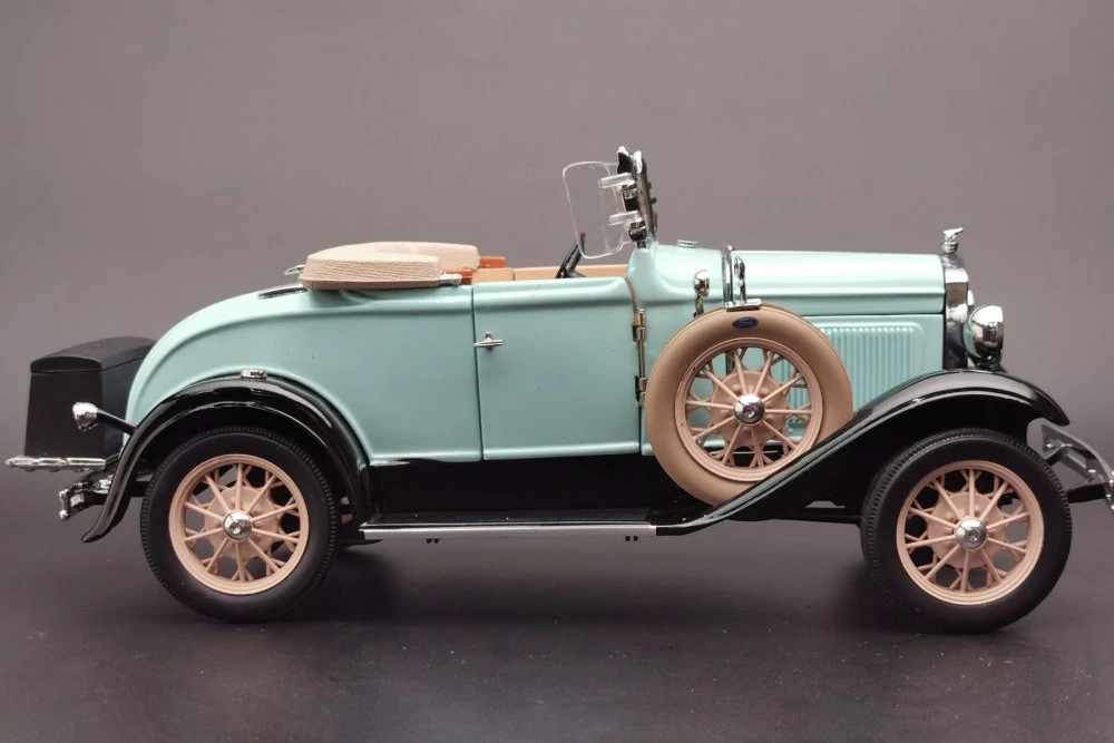 1931 Ford Model A Roadster, Powder Blue - Sun Star 6126 - 1/18 scale Diecast Model Toy Car