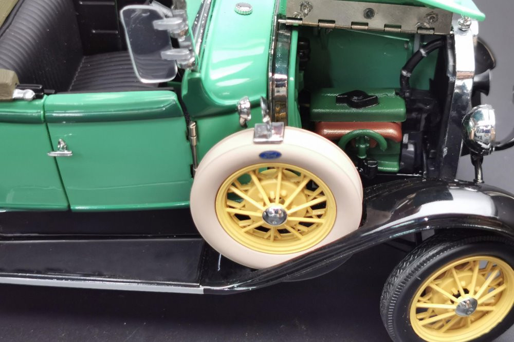 1931 Ford Model A Roadster, Reseda Green - Sun Star 6127 - 1/18