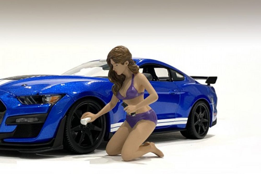 Bikini Car Wash Girl - Alisa, Purple - American Diorama 76365 - 1/24 scale Figurine - Diorama Accessory
