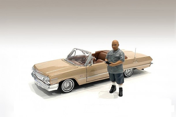 Lowriderz Figure I, Gray - American Diorama 76273 - 1/18 scale Figurine - Diorama Accessory