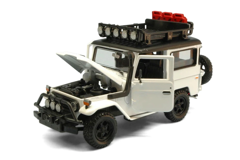 1974 Toyota FJ40 Land Cruiser, Light Cream - Motor Max 79137WT - 1/24 scale Diecast Model Toy Car