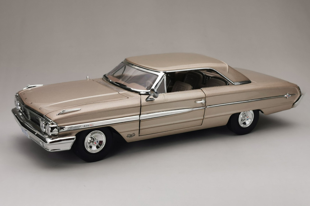 1964 Ford Galaxie 500/XL Hardtop, Chantilly Beige/Tan - Sun Star 1436 -  1/18 scale Diecast Car