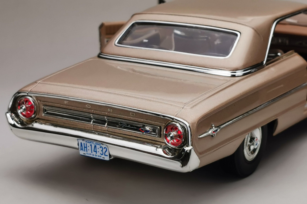 1964 Ford Galaxie 500/XL Hardtop, Chantilly Beige/Tan - Sun Star 1436 -  1/18 scale Diecast Car