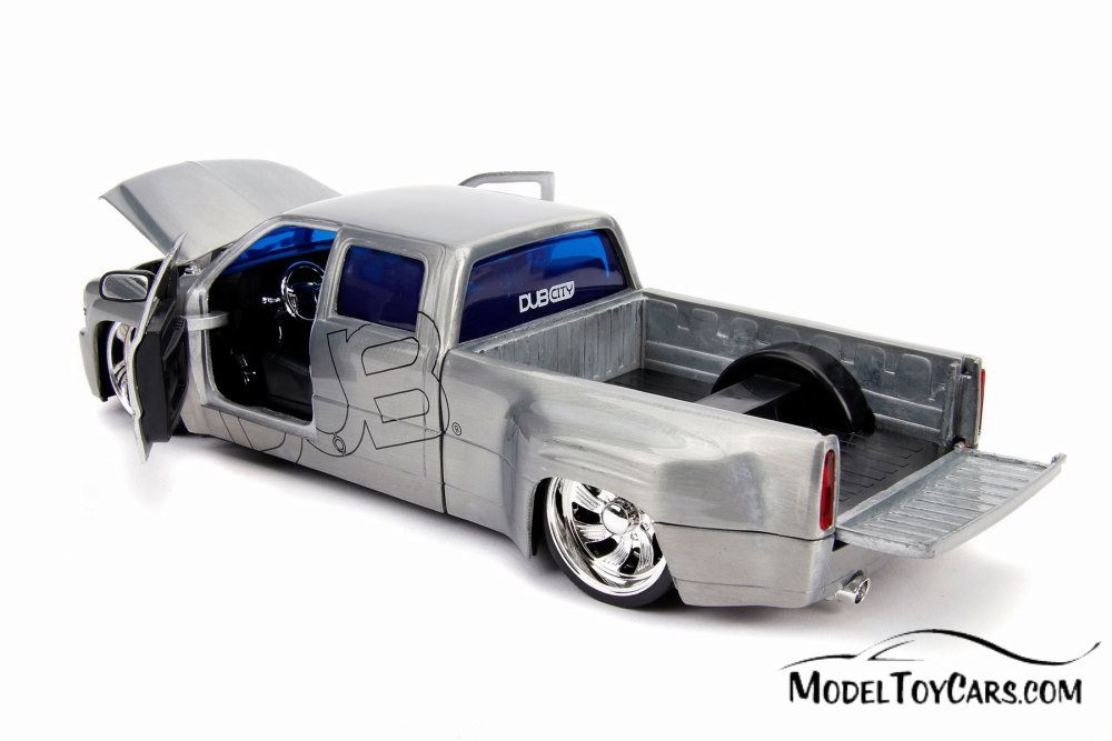 ミニカー 1999 CHEVY SILVERADO DOOLEY JADA JUST TRUCKS 1999 CHEVY SILVERADO DOOLEY METALLIC GRAY