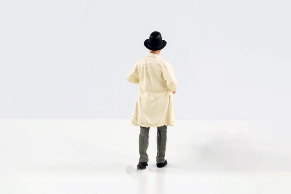Race Day 2 Figure II - American Diorama 76396 - 1/24 Figurine - Diorama Accessory