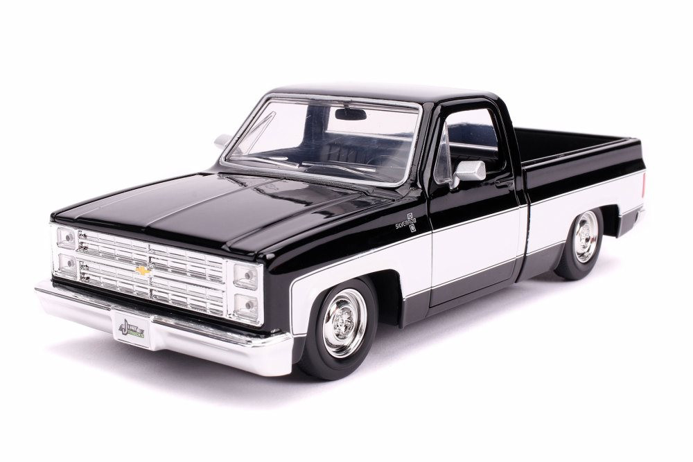 ミニカー Jada Toys 1985 CHEVY C-10 (BLACK/WHITE) 1985 Chevy C10 Pickup Stock, Glossy Black and White - Jada 31605