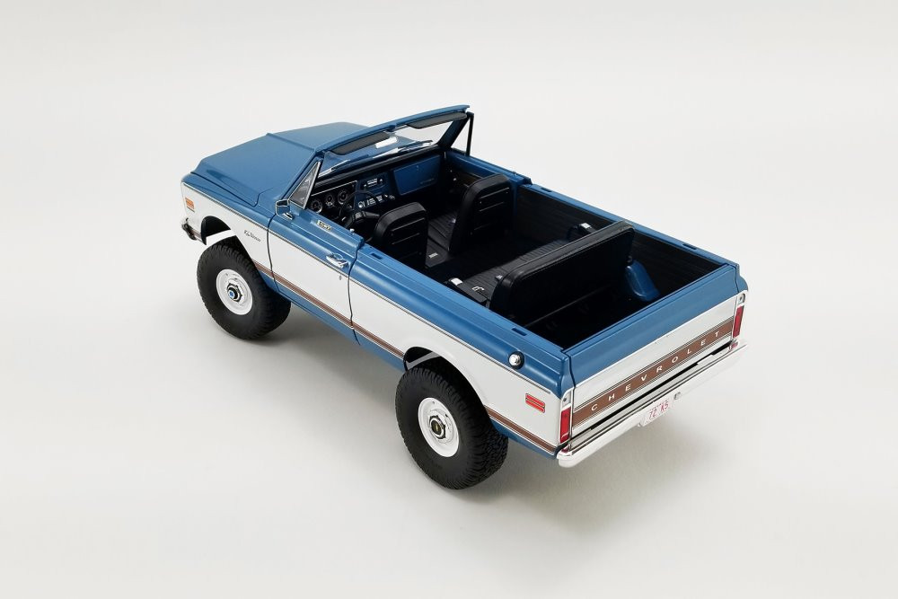 1972 Chevy K5 Blazer - Lifted Version, Blue and White - Acme A1807702 - 1/18 scale Diecast Model Toy Car