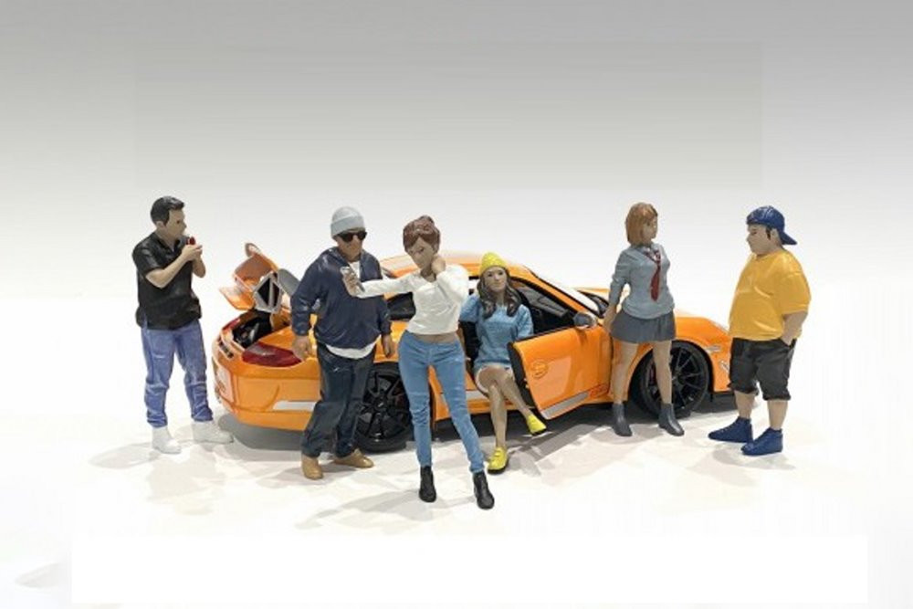 Car Meet 1 Figure I, White and Blue - American Diorama 76377 - 1/24 Figurine - Diorama Accessory