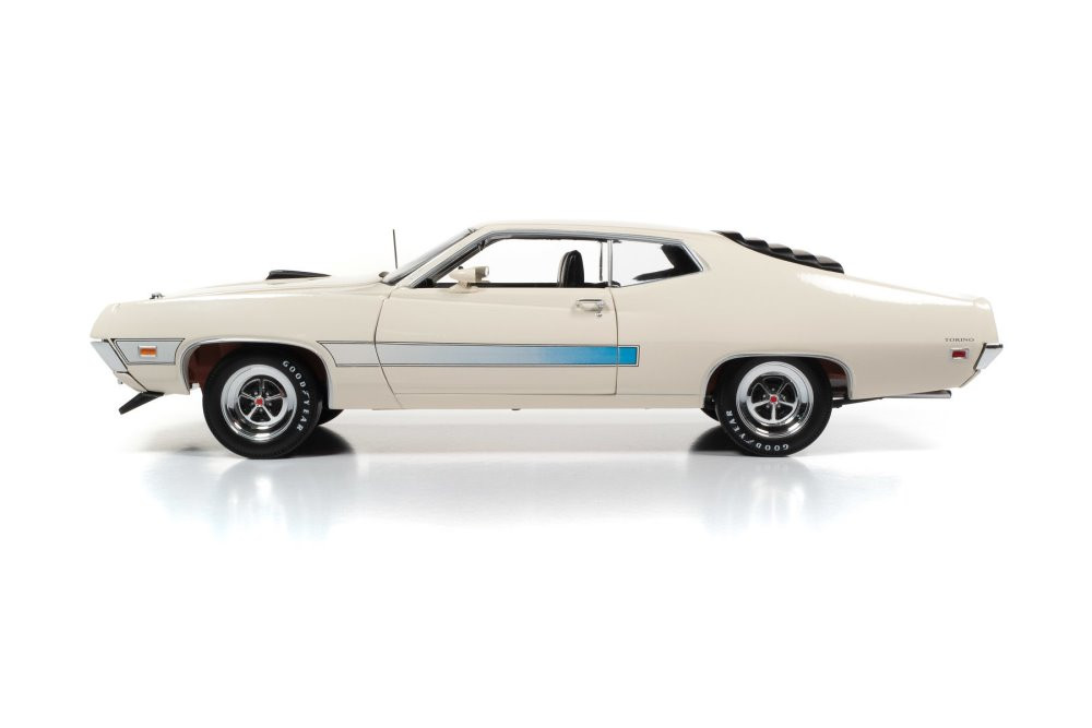 1/18 オートワールド 1971 フォード トリノ GT 白 1971 Ford Torino Cobra GT, Wimbledon White - Auto World AMM1256