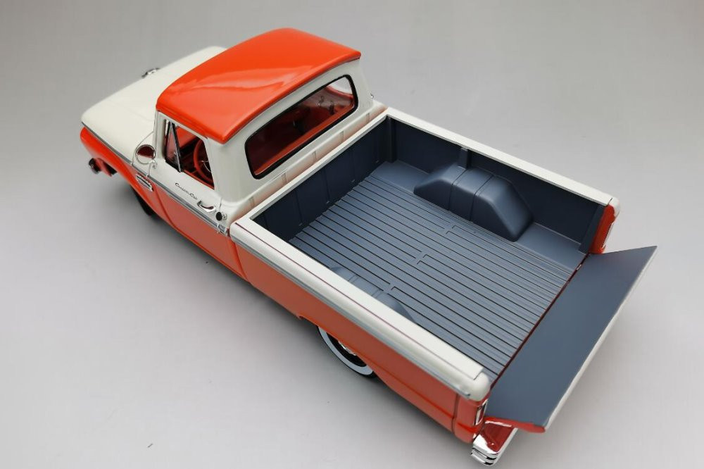 1965 Ford F-100 Custom Cab Pickup, Orange and Cream - Sun Star 1301 - 1/18 scale Diecast Car