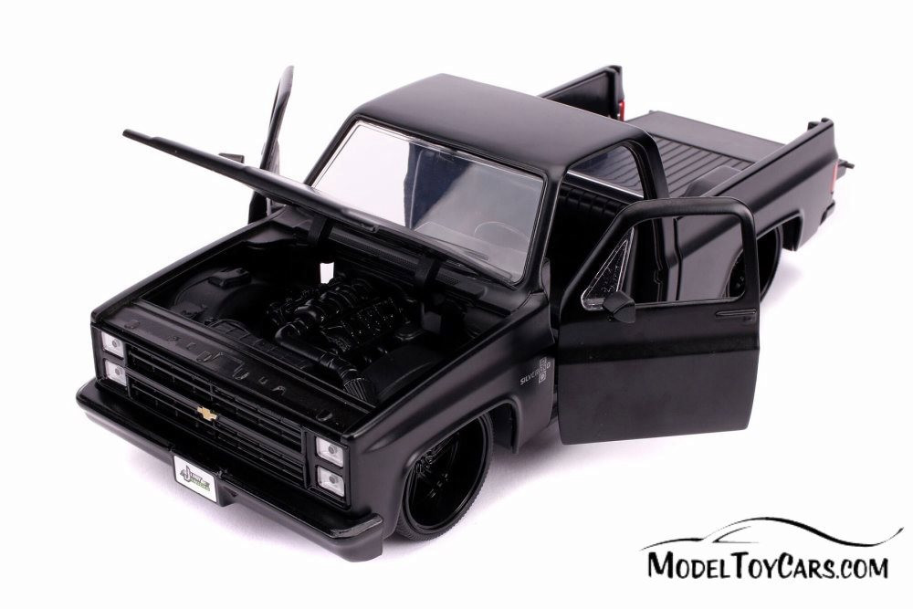 1985 Chevy C10 Pickup, Primer Black - Jada 31604 - 1/24 Scale