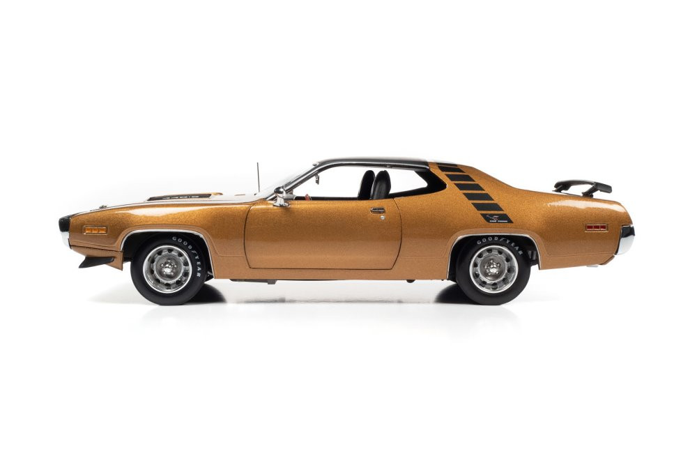 1971 Plymouth Road Runner, Gold Leaf Metallic - Auto World AMM1258 - 1/18 scale Diecast Car