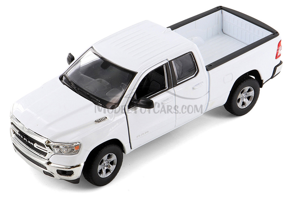 Box of 4 2019 Dodge Ram 1500 Pickup Truck Diecast Car Set - Showcasts 1/24 scale Diecast Model Cars, Assorted Colors