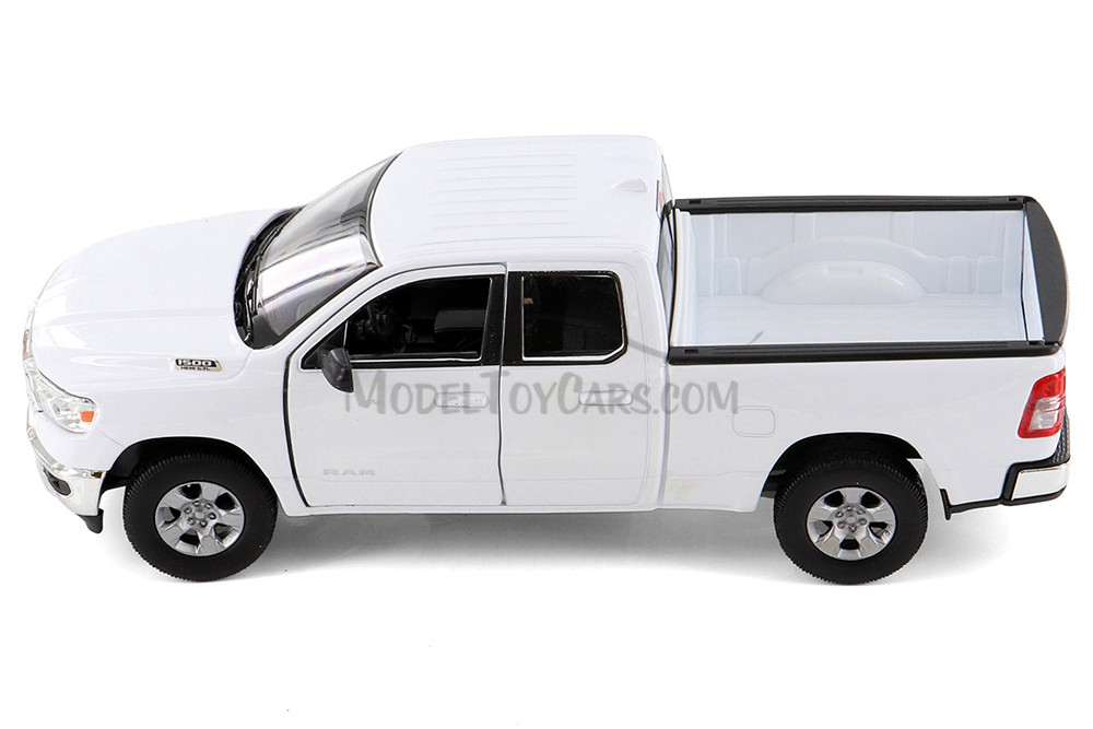 Box of 4 2019 Dodge Ram 1500 Pickup Truck Diecast Car Set - Showcasts 1/24 scale Diecast Model Cars, Assorted Colors