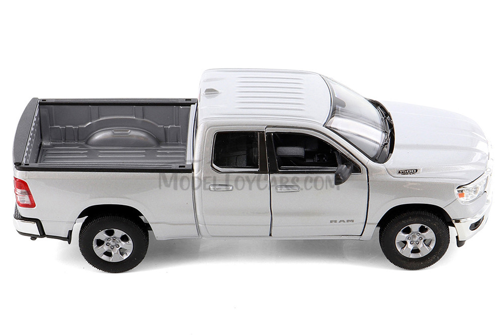 Box of 4 2019 Dodge Ram 1500 Pickup Truck Diecast Car Set - Showcasts 1/24 scale Diecast Model Cars, Assorted Colors