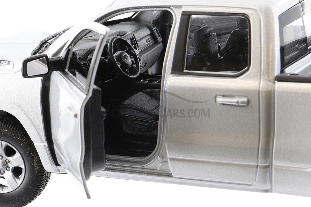 Box of 4 2019 Dodge Ram 1500 Pickup Truck Diecast Car Set - Showcasts 1/24 scale Diecast Model Cars, Assorted Colors