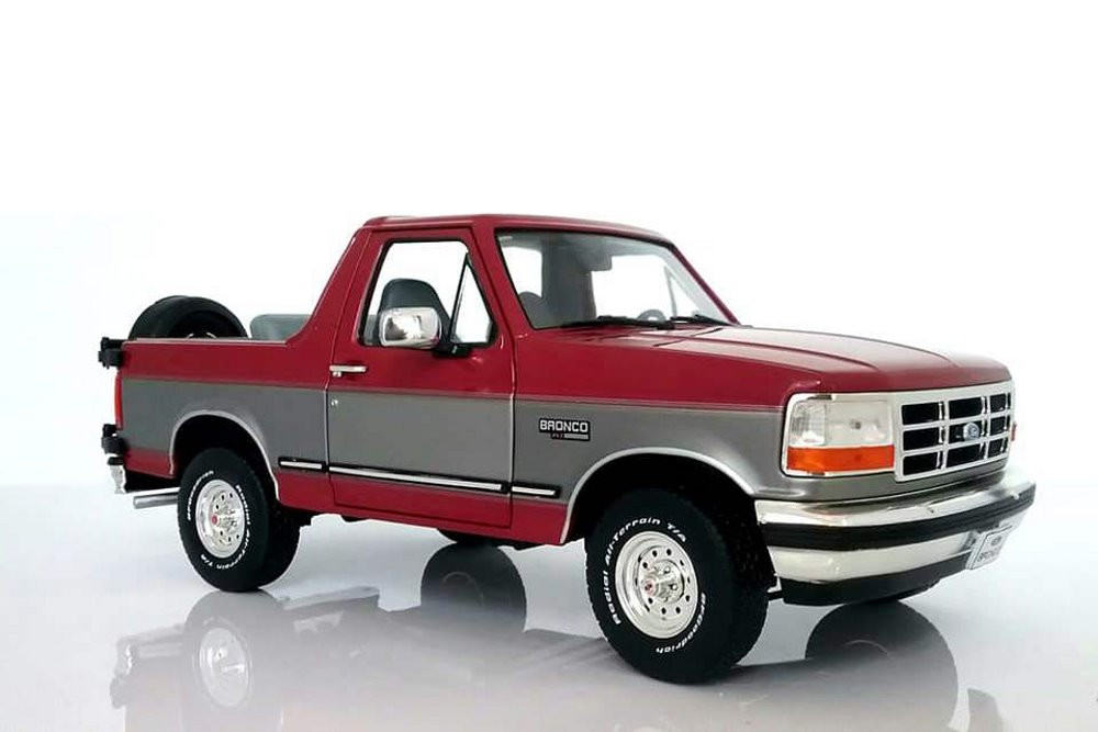1996 Ford Bronco XLT, Burgundy and Silver - Greenlight 19095 - 1