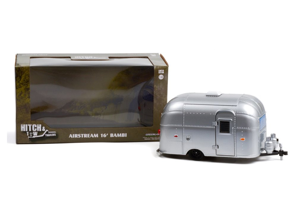 Airstream 16' Bambi Sport with Curtains Drawn, Silver - Greenlight 18460 - 1/24 scale Diecast Car