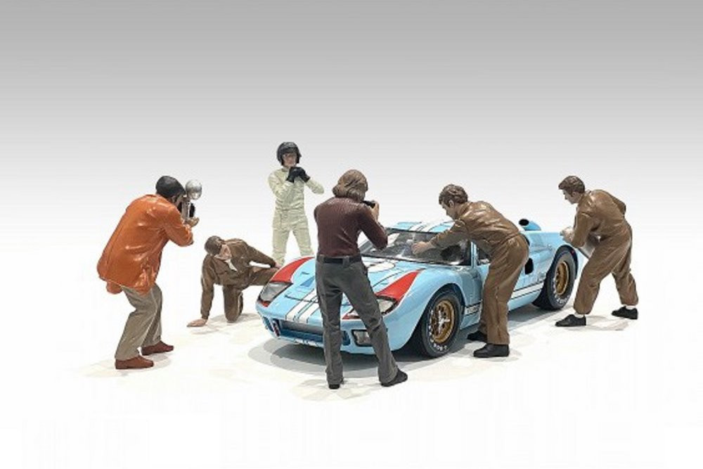 Race Day 1 Figure VI, Light Brown - American Diorama 76388 - 1/24 scale Figurine - Diorama Accessory