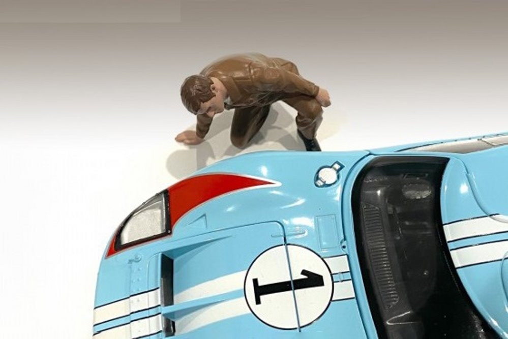 Race Day 1 Figure IV, Light Brown - American Diorama 76286 - 1/18 scale Figurine - Diorama Accessory