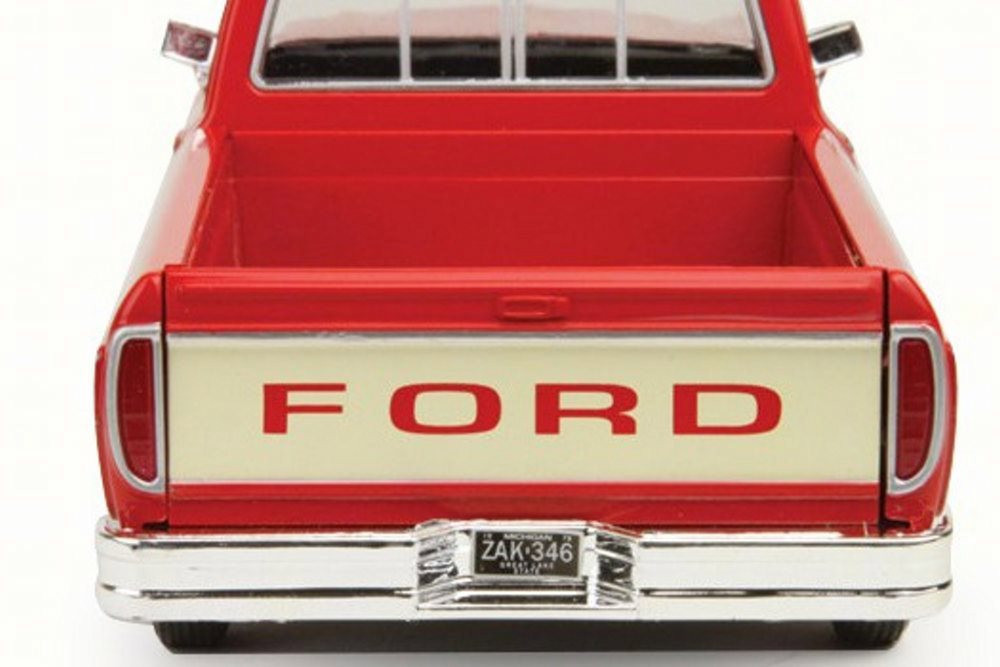 1979 Ford F-150 Custom Pick Up, Red w/ White Trim - Motor Max 79346AC/R - 1/24 Scale Diecast Model Toy Car