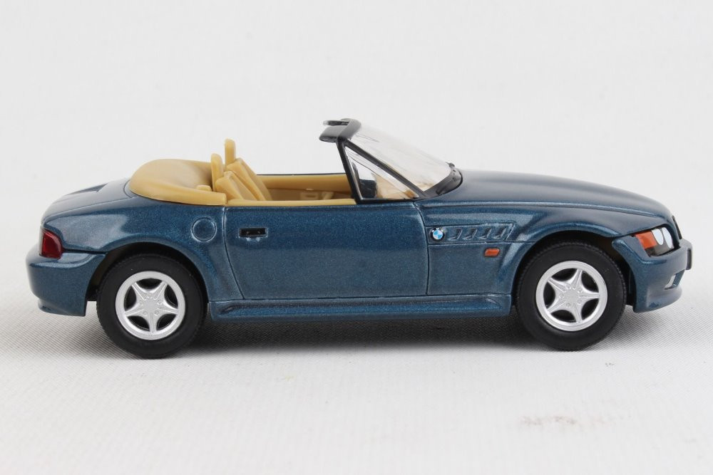 "GoldenEye" BMW Z3, James Bond - Corgi CG04905 - 1/36 scale Diecast Model Toy Car